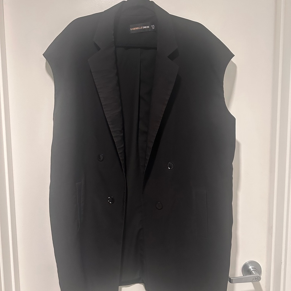 Elegant Black Sleeveless Blazer